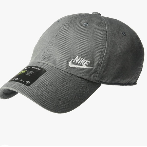 NWOT Nike Women's Heritage86 Futura Classic Cap